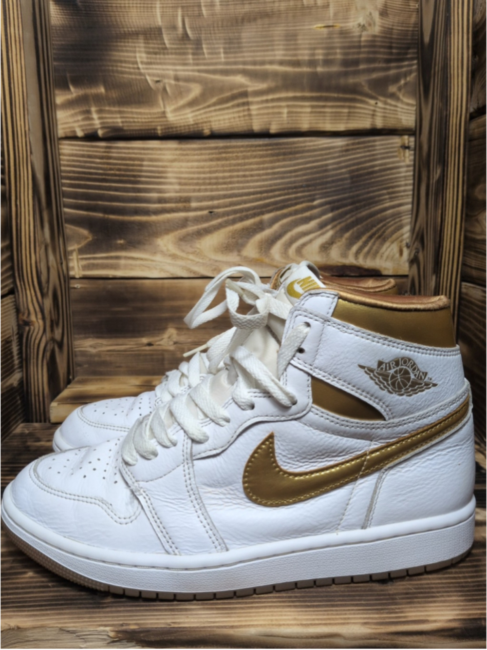 Nike Air Jordan 1 Retro High OG White Metallic Gold Size 8.5 Women's FD2596-107